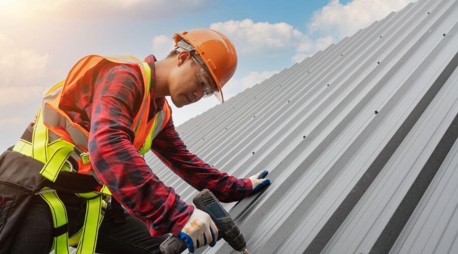 Professional gutter cleaning in Bell, FL